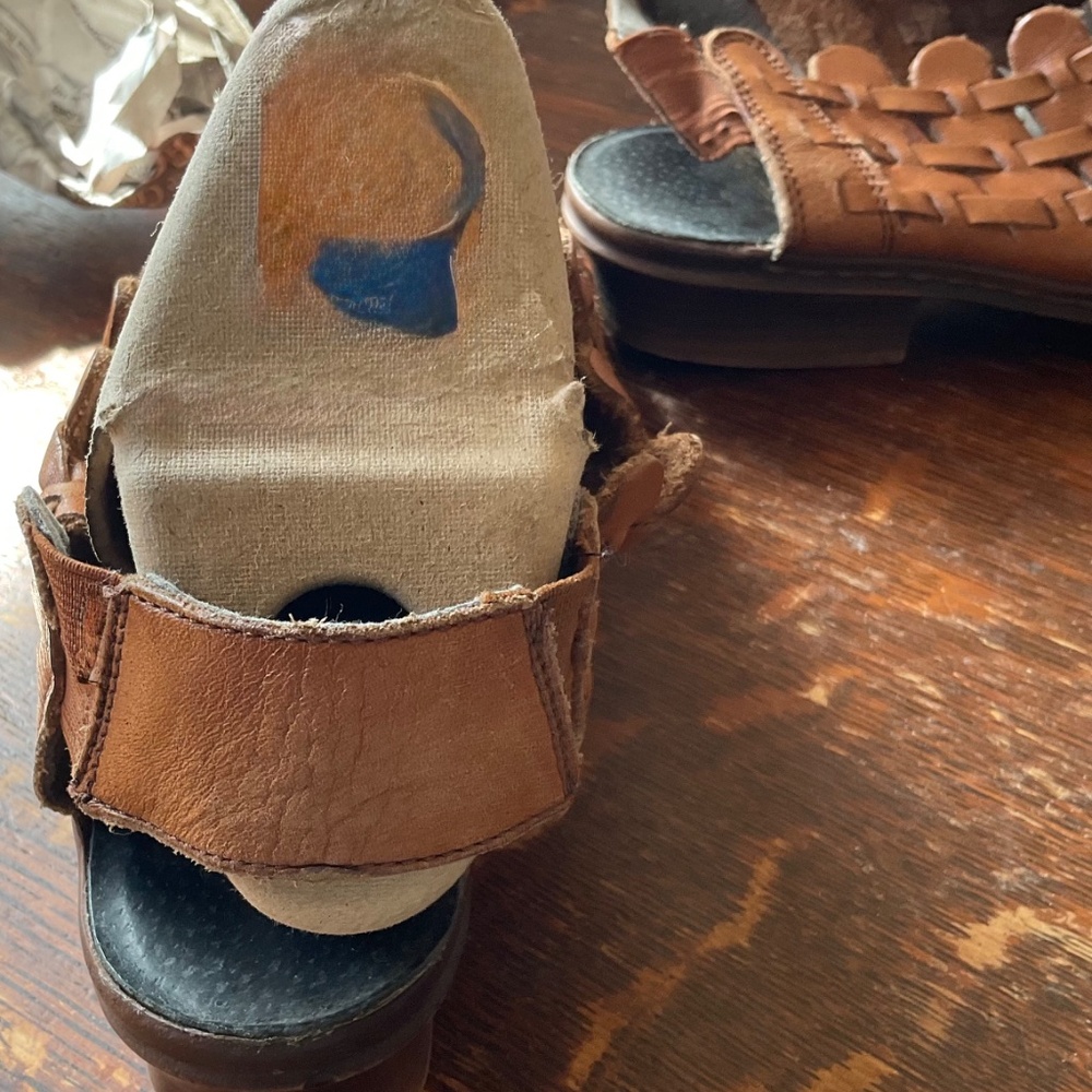 LADIES LEATHER SANDALS  SIZE 39..   BY  REIKER - Picture 5 of 9